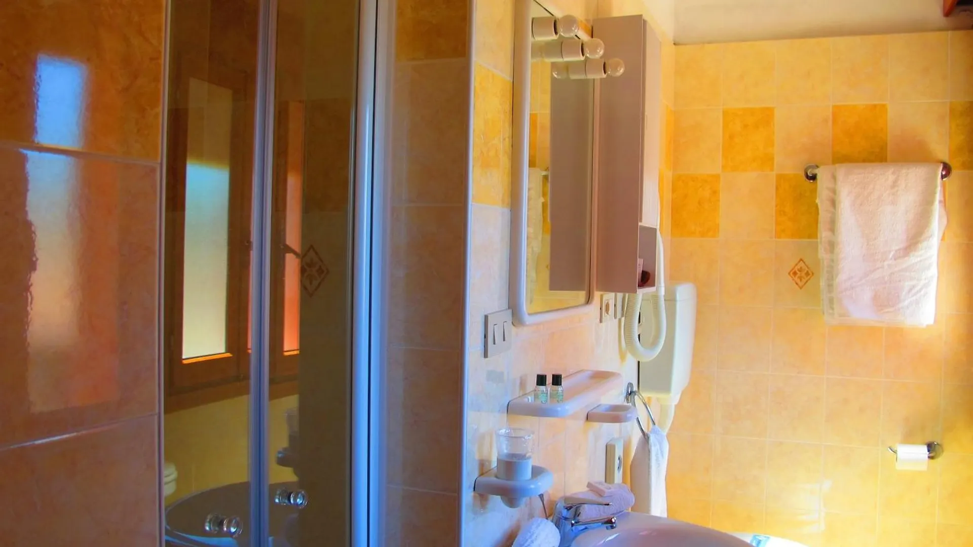 Hotel Smeraldo Lido di Jesolo 3*,  Italy
